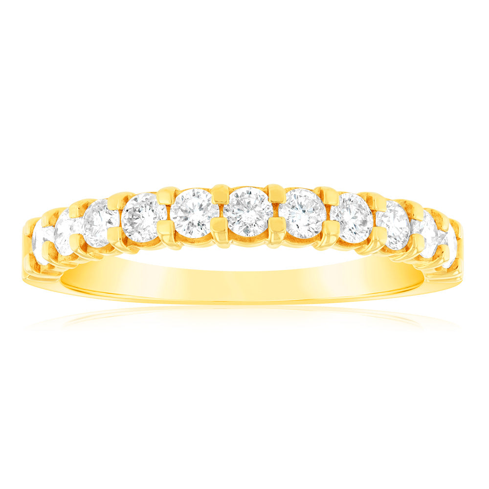 Exquisite 18ct Yellow Gold Ring Featuring 1/2 Carat of 11 Sparkling Diamonds