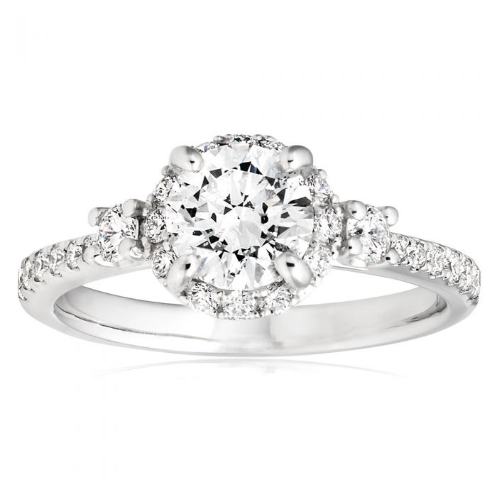 Exquisite 18ct White Gold Ring Adorned with 1.50 Carats of Sparkling Diamonds