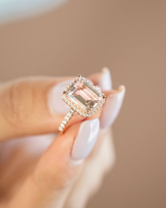 Exquisite 9-carat Rose Gold Ring Embellished with Morganite and Diamonds