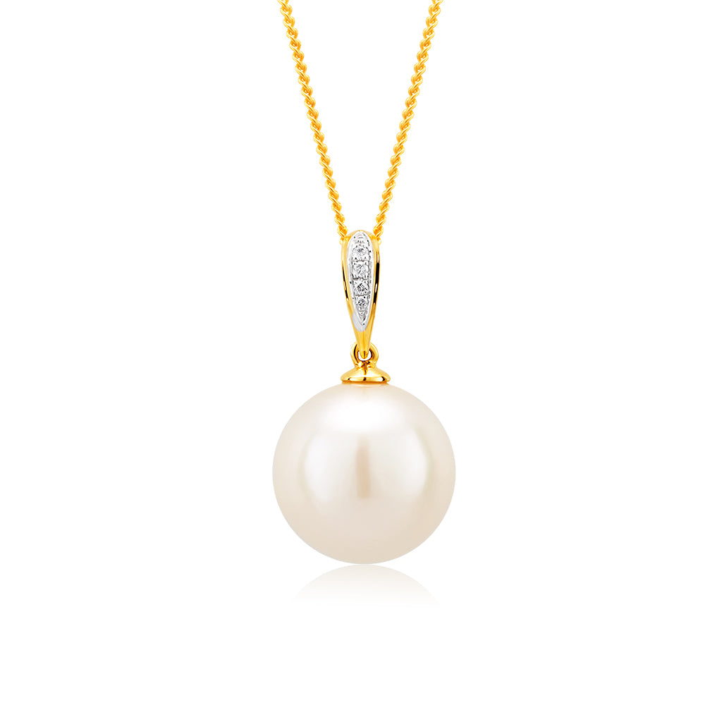 Exquisite 9ct Yellow Gold Pendant with White South Sea Pearl and 45cm Chain for Elegant Adornment