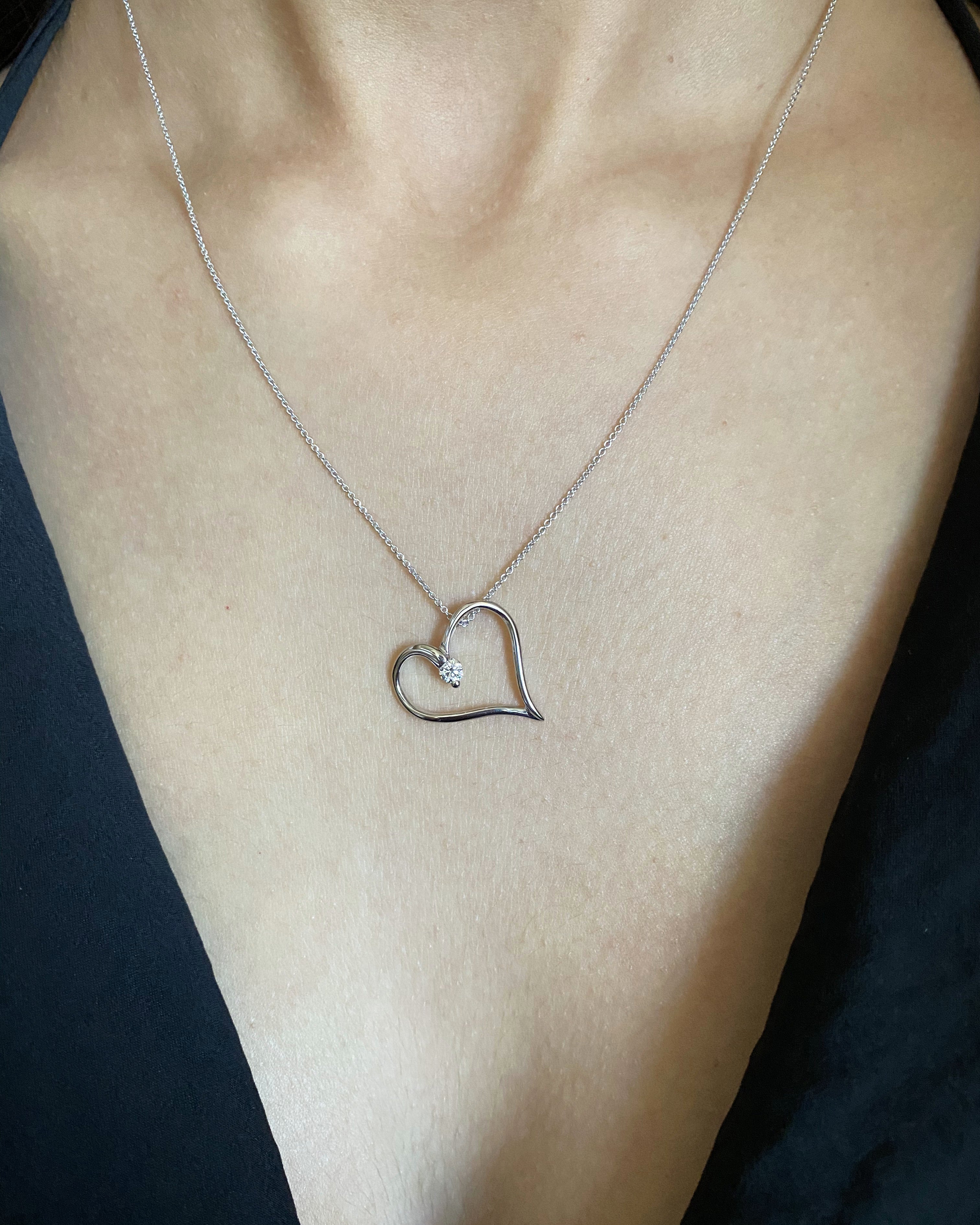Exquisite 9ct White Gold Flawless Cut Diamond Pendant with 45cm Chain