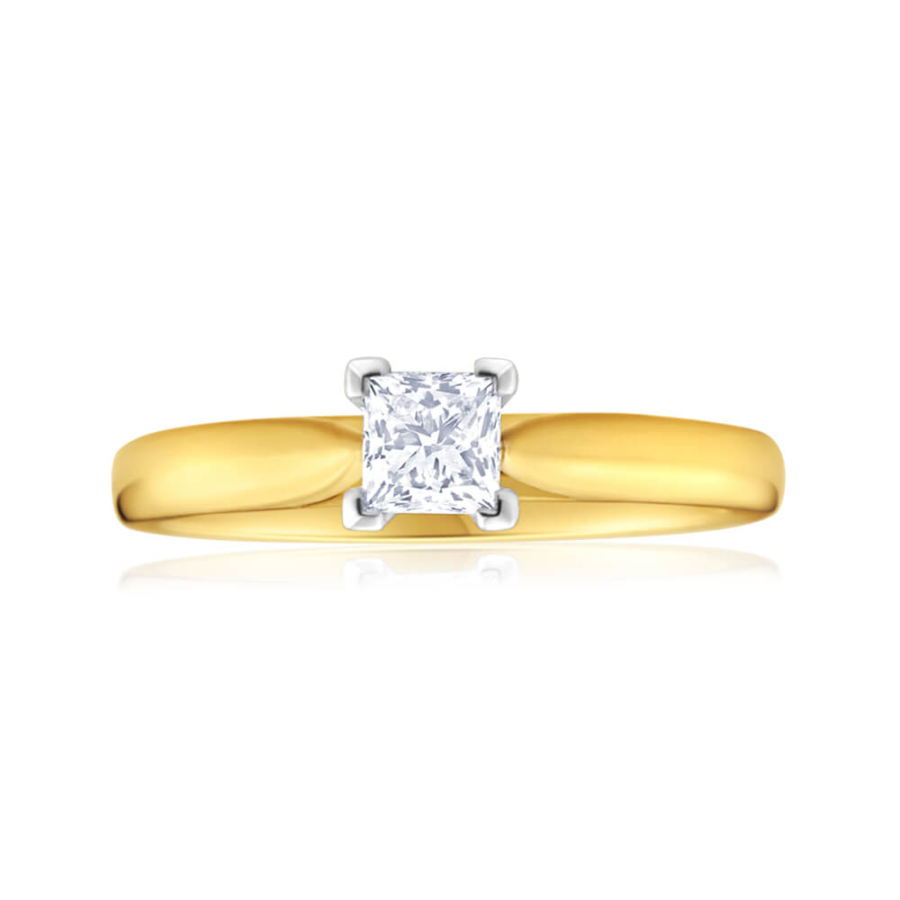 Exquisite 18 Carat Yellow Gold Single-Stone Engagement Ring Featuring a 0.5 Carat Diamond