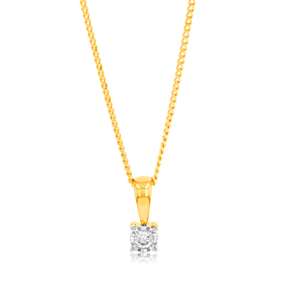Exquisite 9ct Yellow Gold Single Diamond Pendant for a Simple Elegance