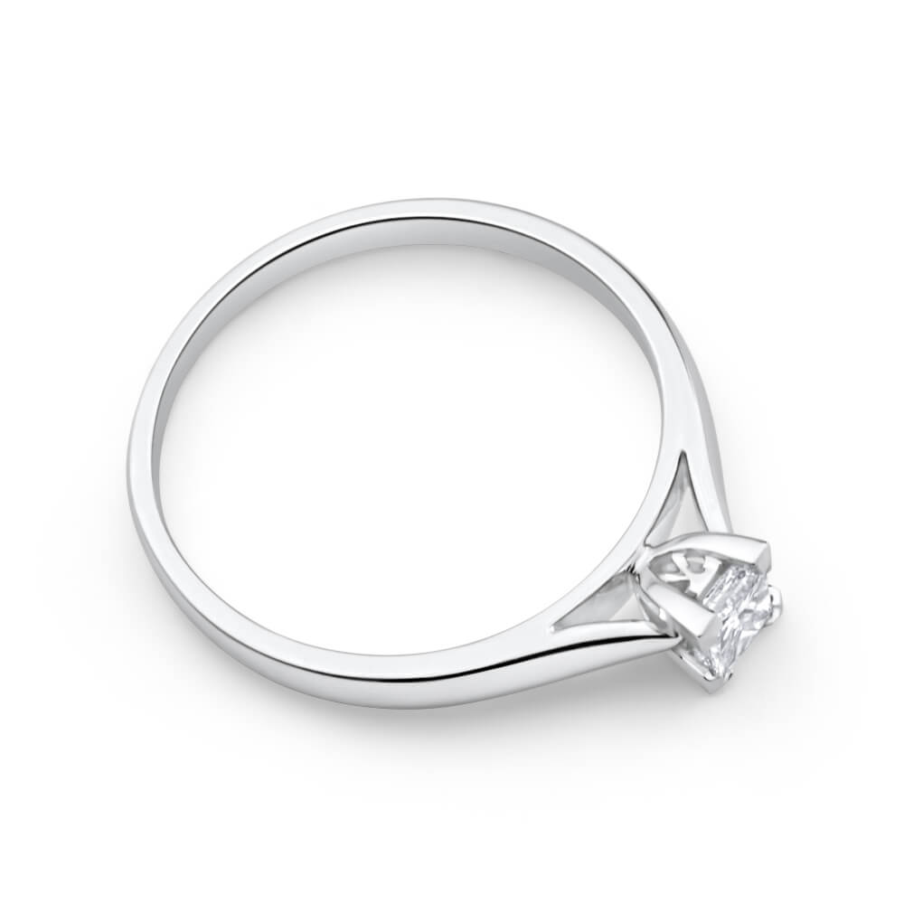 18-carat White Gold Classic Solitaire Engagement Ring Featuring a 0.2-Carat Diamond