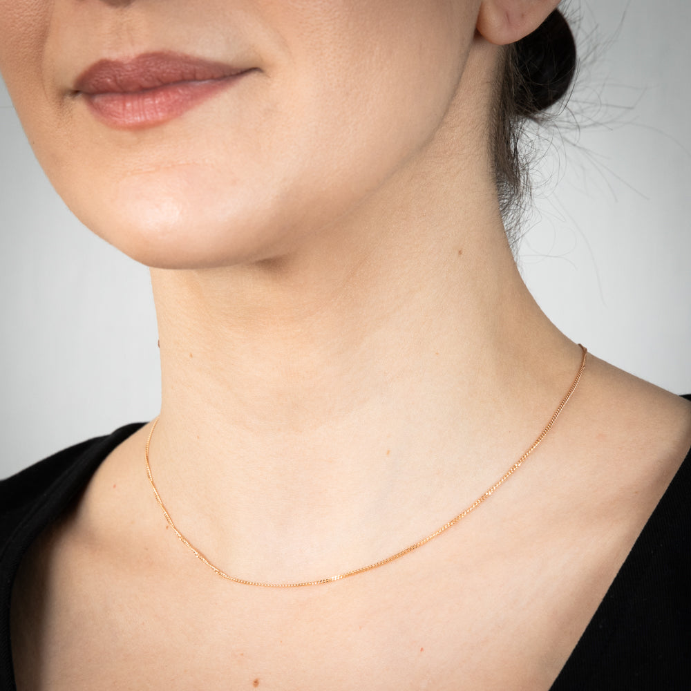 9 Carat Yellow Solid Gold 31 Gauge Curb Style Necklace Chain Measuring 41cm in Length