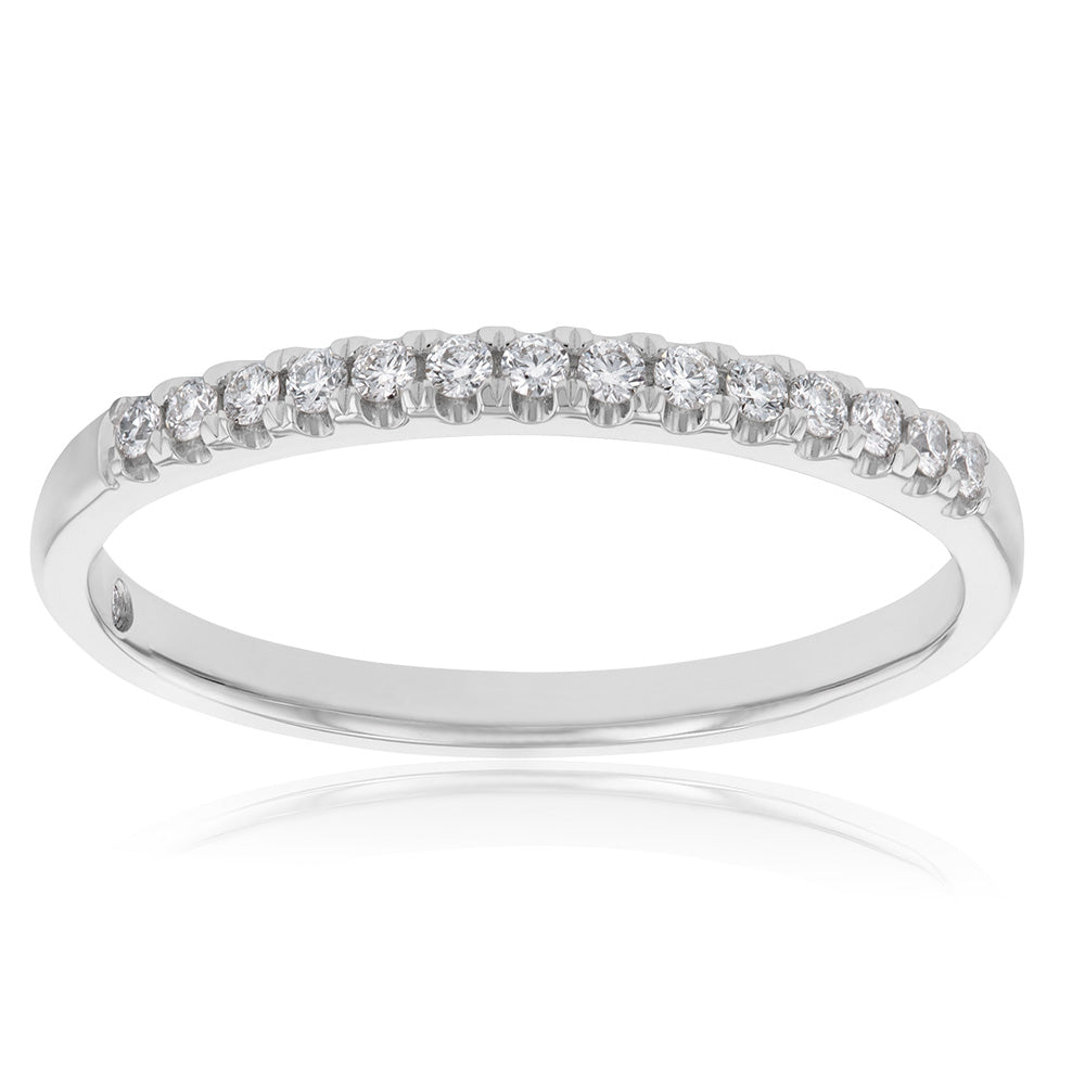 Exquisite Platinum Claw Set Diamond Ring with Flawless Cut for Wedding, Eternity, or Everyday Wear