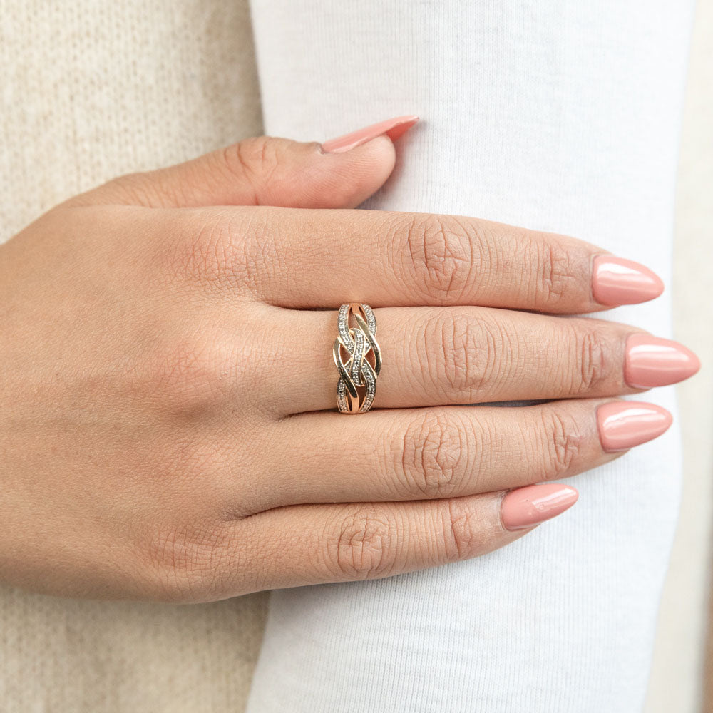 Exquisite 25-Piece Brilliant Cut Diamond Ring Crafted in 9ct Yellow Gold