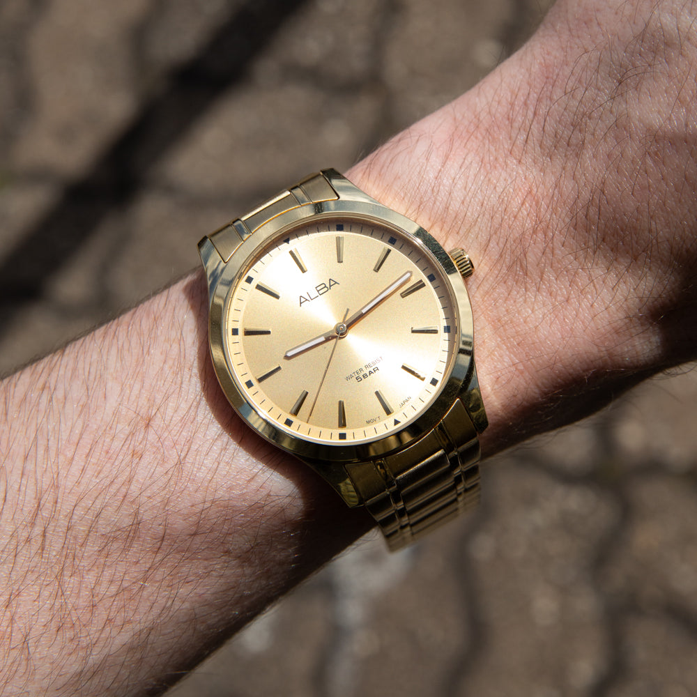 Stunning Alba ARX008X Gold - Plated Men's Wristwatch