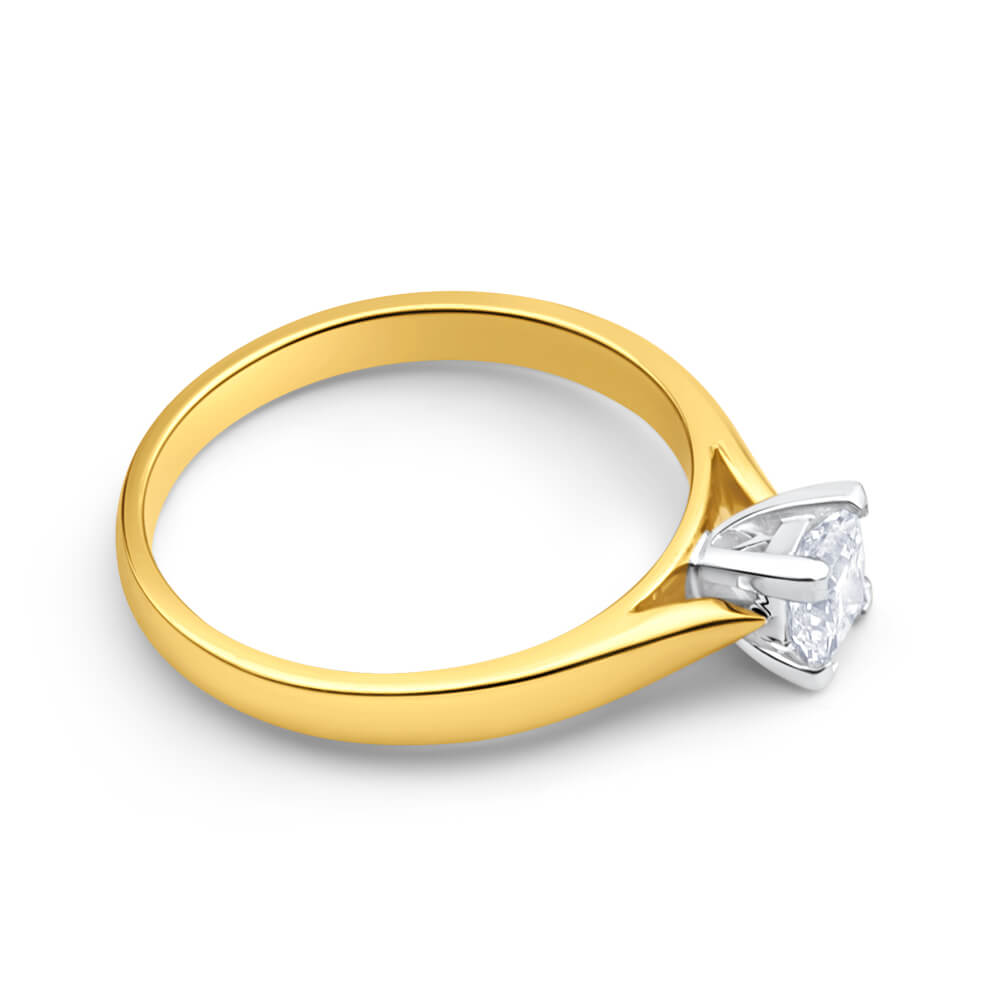 Exquisite 18 Carat Yellow Gold Single-Stone Engagement Ring Featuring a 0.5 Carat Diamond