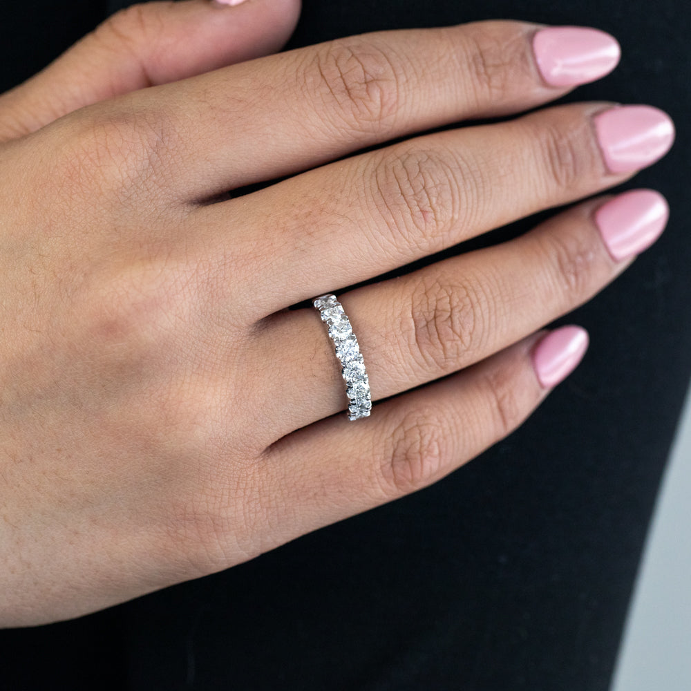 Exquisite Flawless Cut 1 Carat Platinum Diamond Eternity Band for Weddings and Everyday Wear