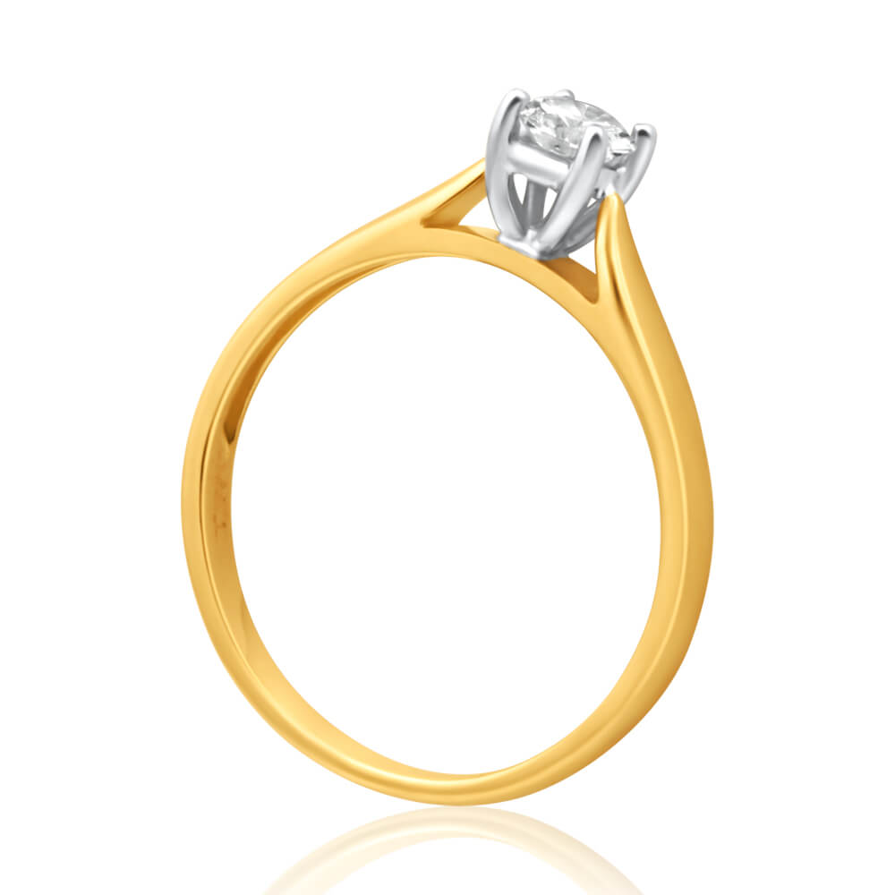 Exquisite 9ct Yellow Gold Single-Stone Engagement Ring Featuring a 0.3 Carat Diamond Set with 4 Claws