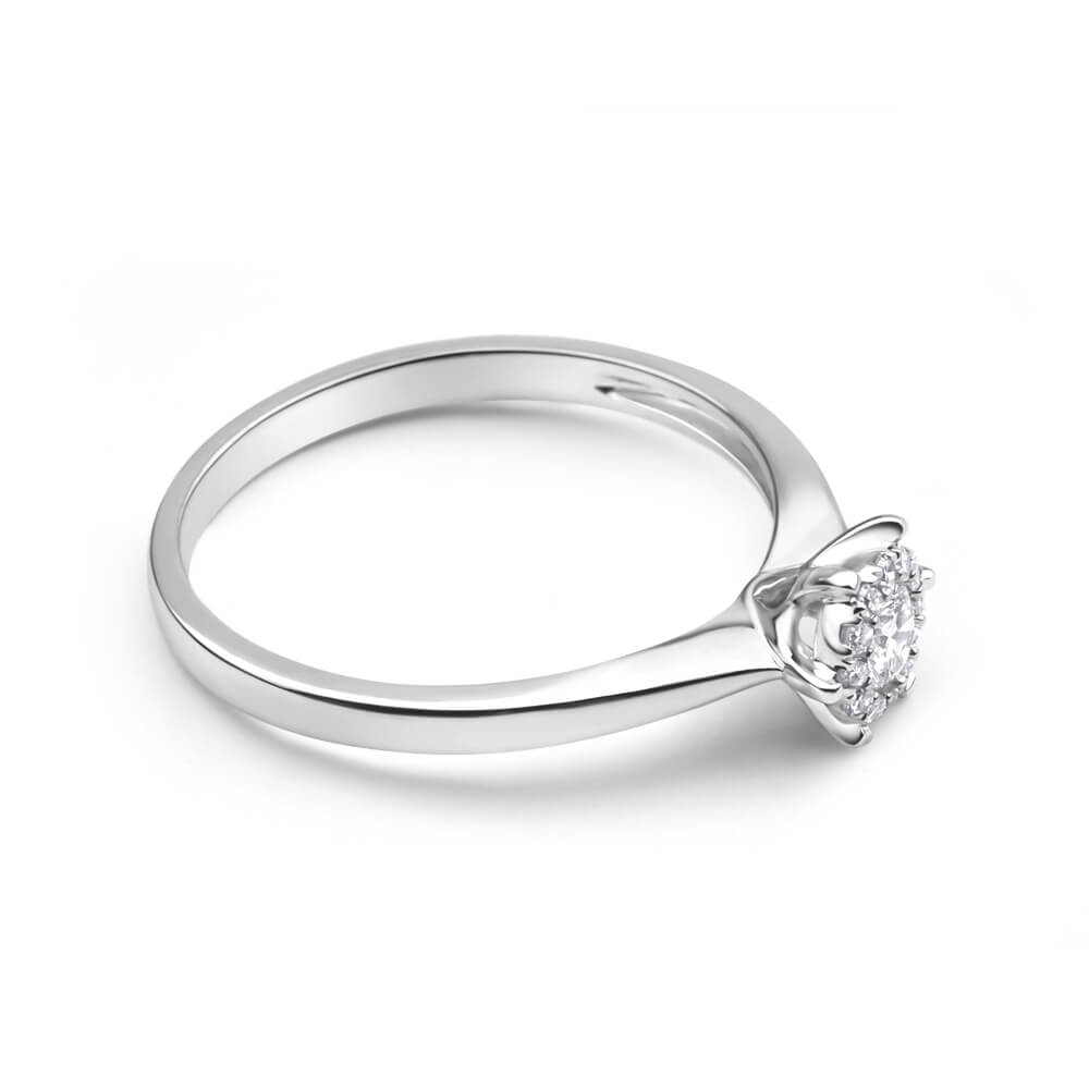 Exquisite 18 - carat White Gold Diamond Ring Featuring 0.25 Carats of Claw - set Diamonds
