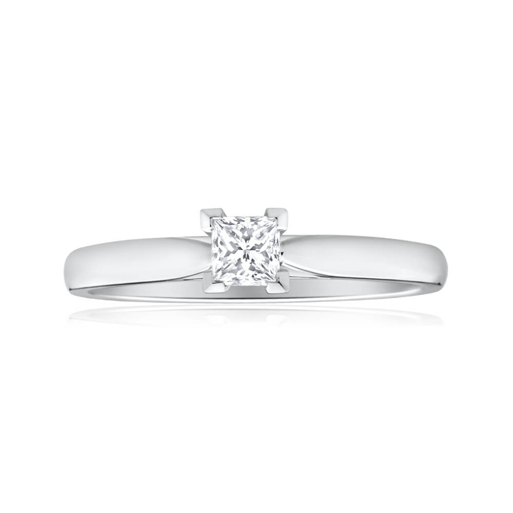 18-carat White Gold Classic Solitaire Engagement Ring Featuring a 0.2-Carat Diamond