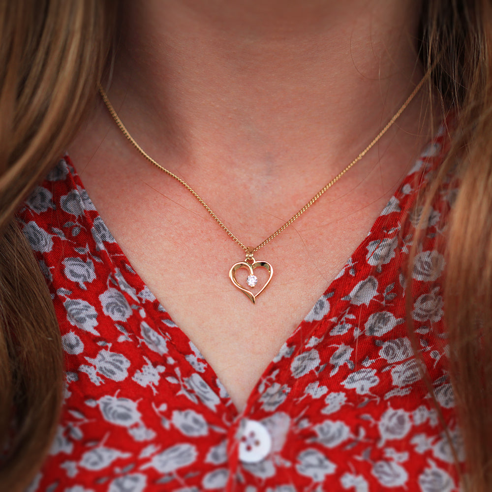 Charming 9ct Yellow Gold Zirconia Heart-Shaped Pendant for a Loving Touch