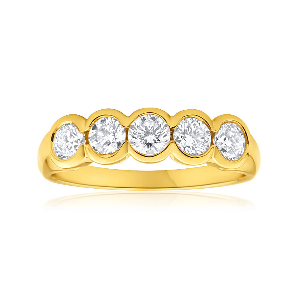 Exquisite 18ct Yellow Gold Ring Adorned with 1 Carat of Bezel - Set Diamonds