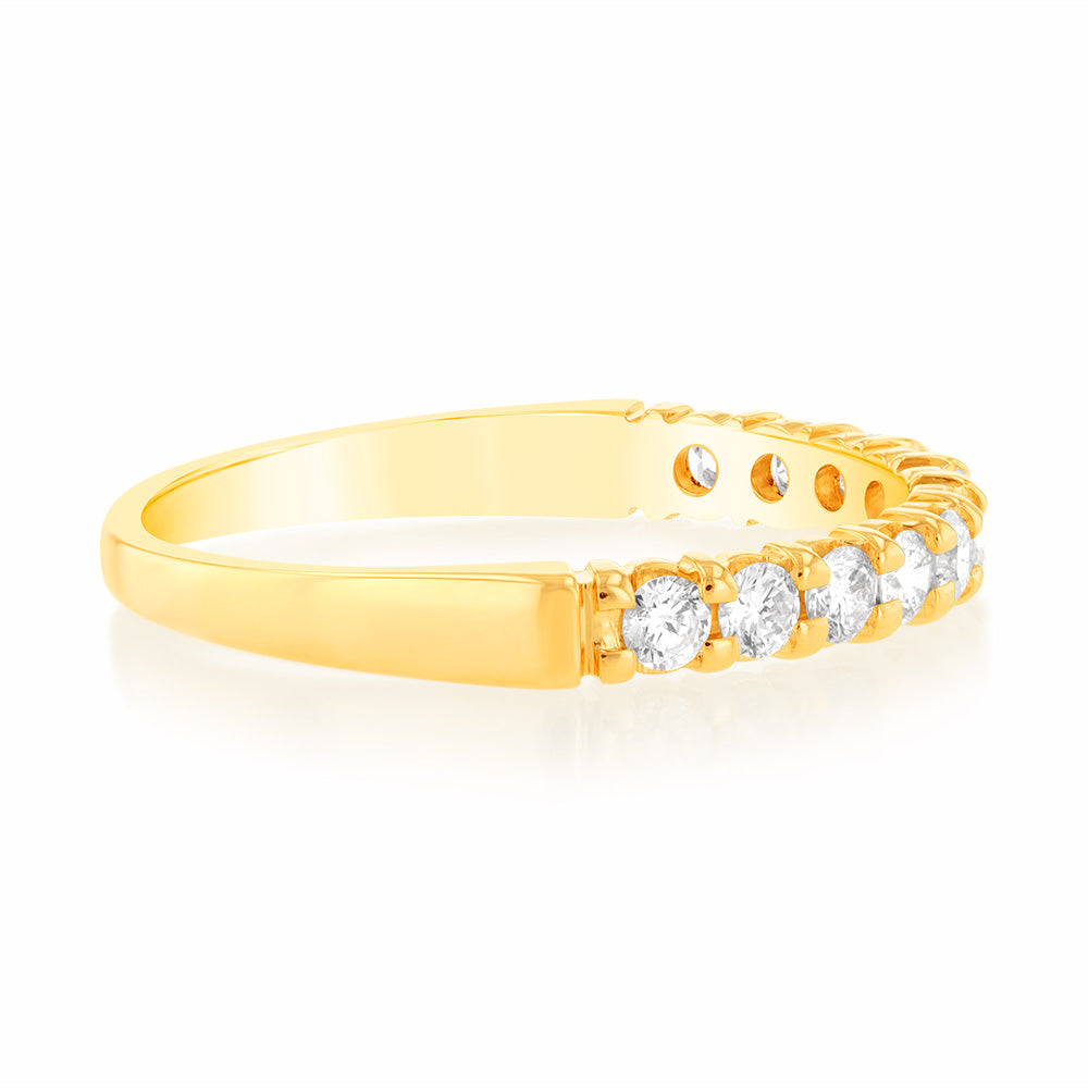 Stunning 18ct Yellow Gold Ring Adorned with 3/8 Carats of Sparkling Diamonds