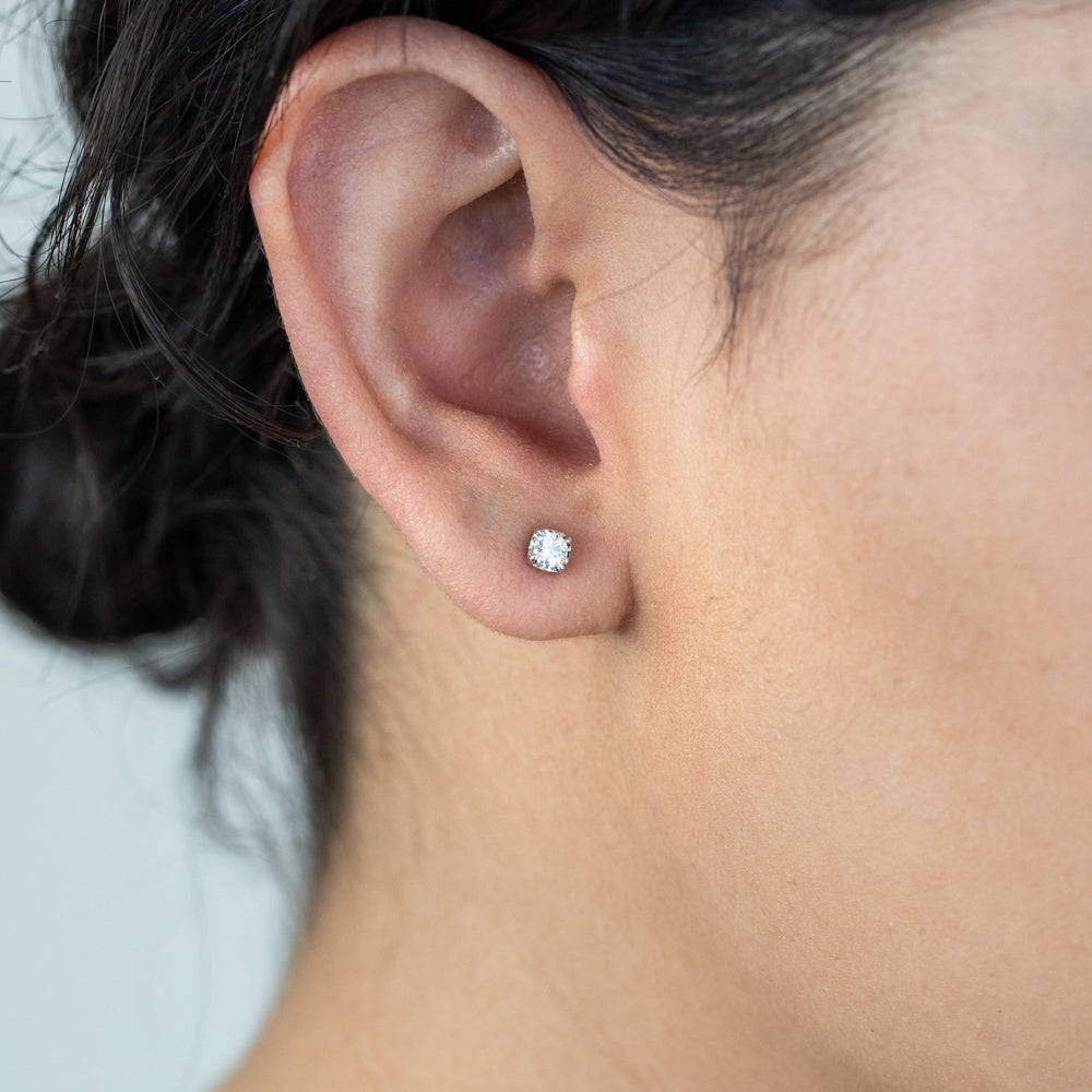 Exquisite 18ct White Gold Flawlessly-Cut Diamond Stud Earrings for Elegant Jewelry Lovers