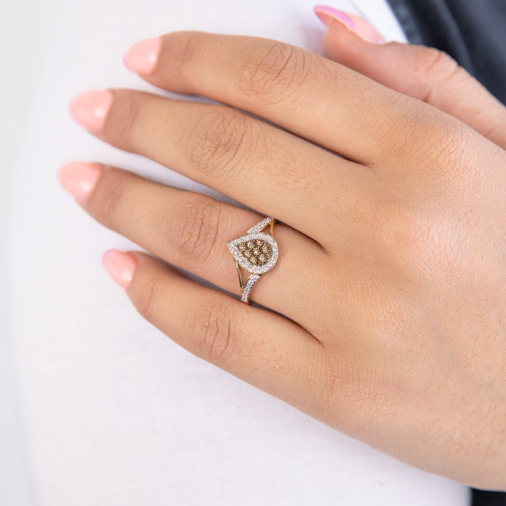 Exquisite 9ct Yellow Gold Ring with Western Australian and White Diamonds