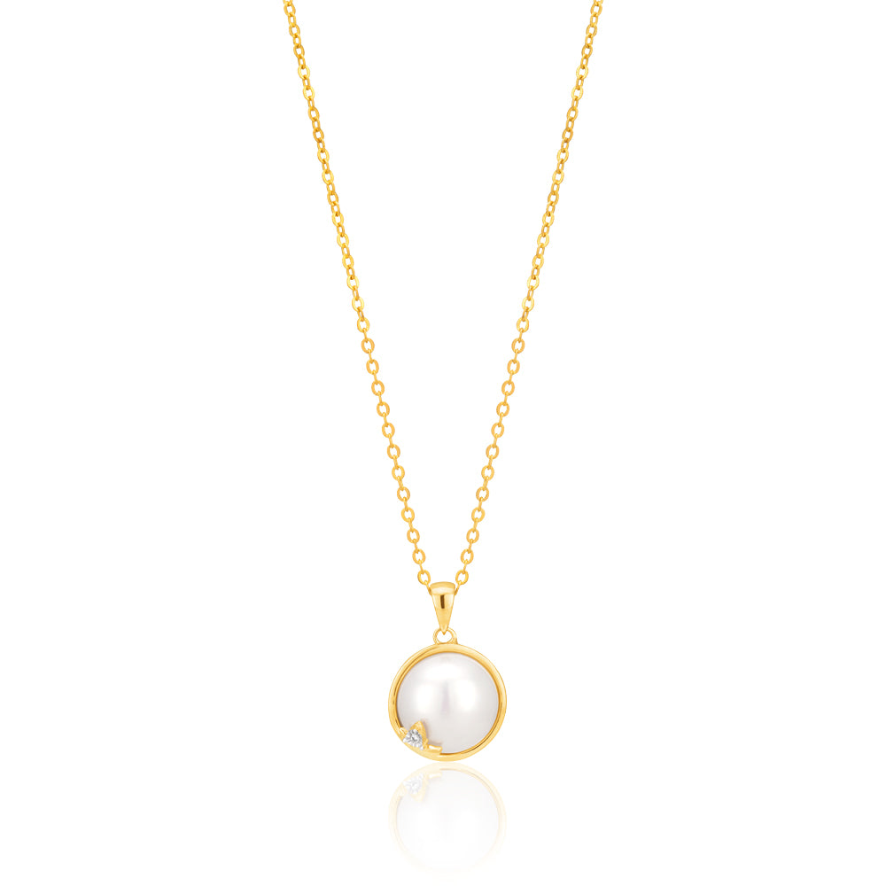 Exquisite 9ct Gold Mabe Pearl with Diamond Pendant