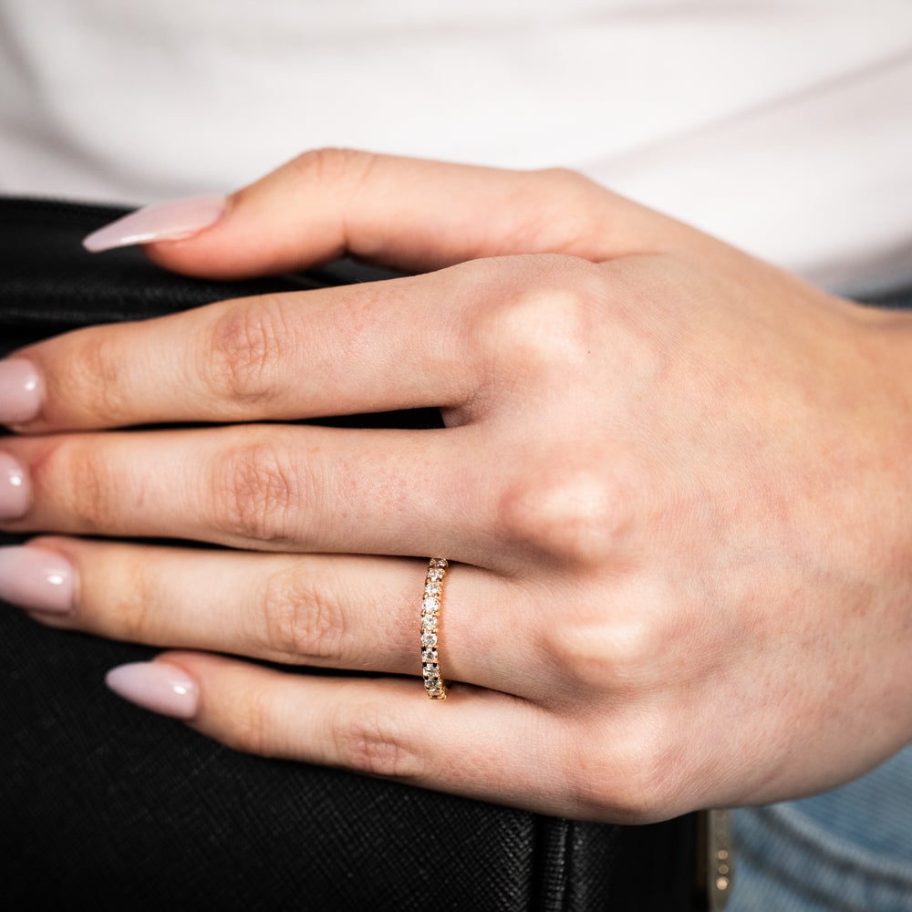 Stunning 18ct Yellow Gold Ring Adorned with 3/8 Carats of Sparkling Diamonds