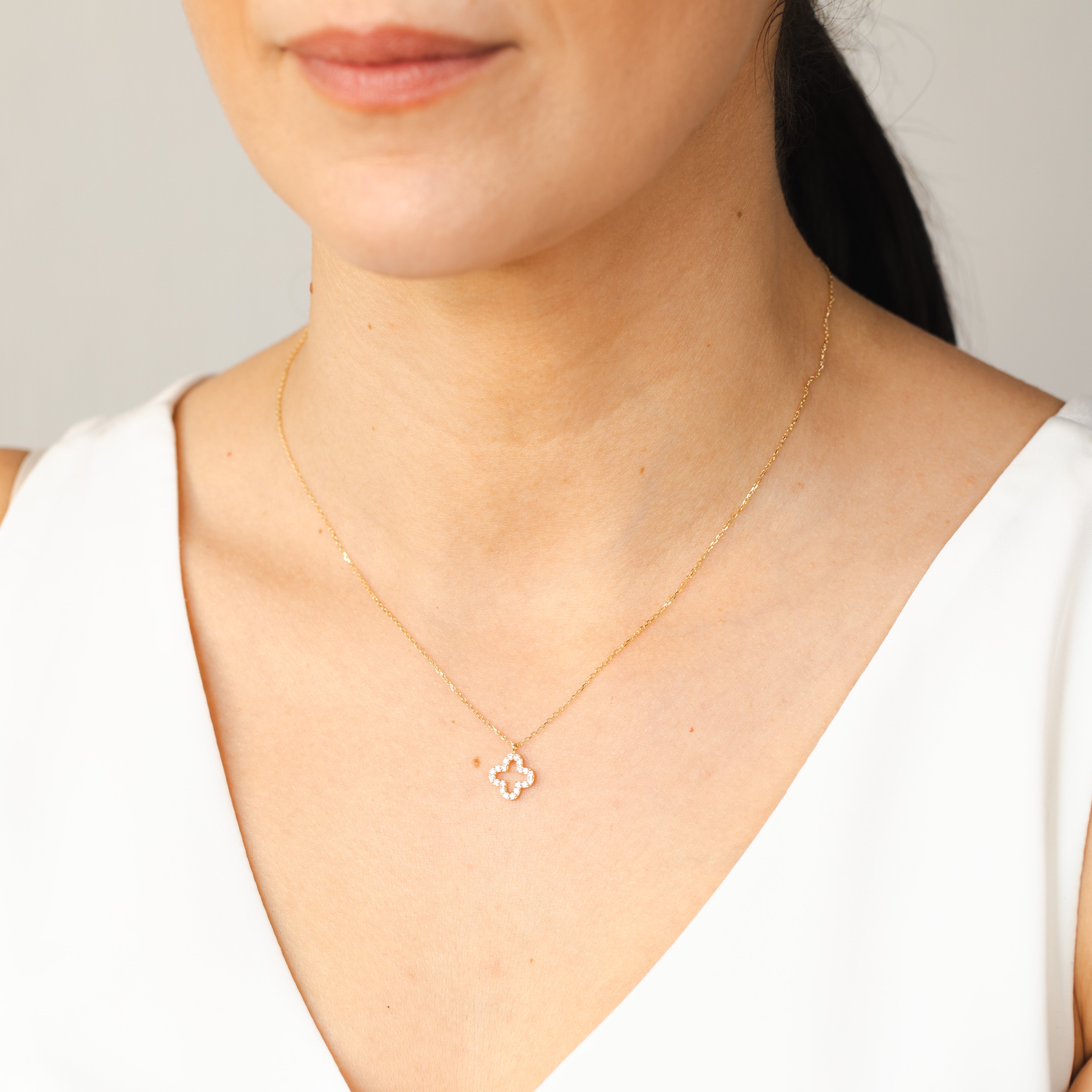 9 Carat Yellow Gold Zirconia Open Flower Design Pendant with a Chain - A Fine Jewelry Piece