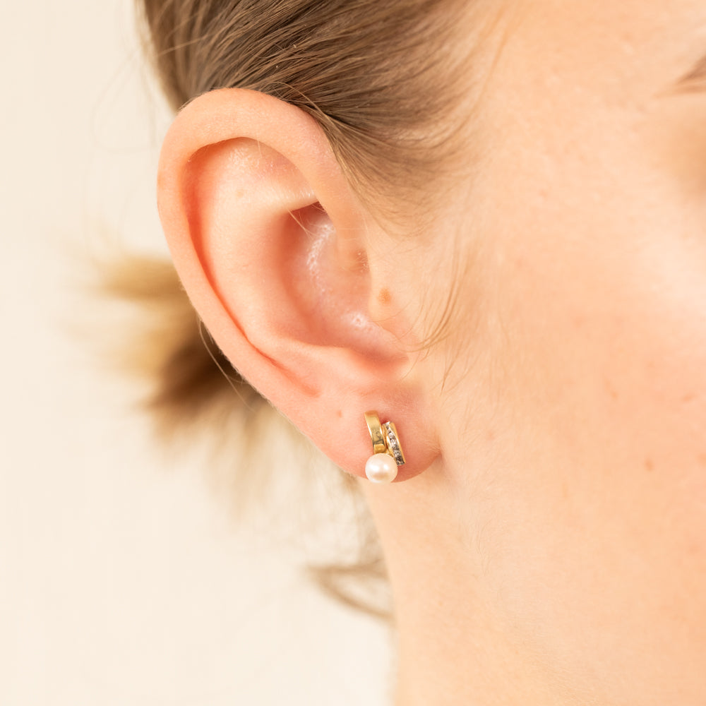 9ct Yellow Gold Stud Earrings Featuring Zirconia and Freshwater Pearls in a Two - Band Design