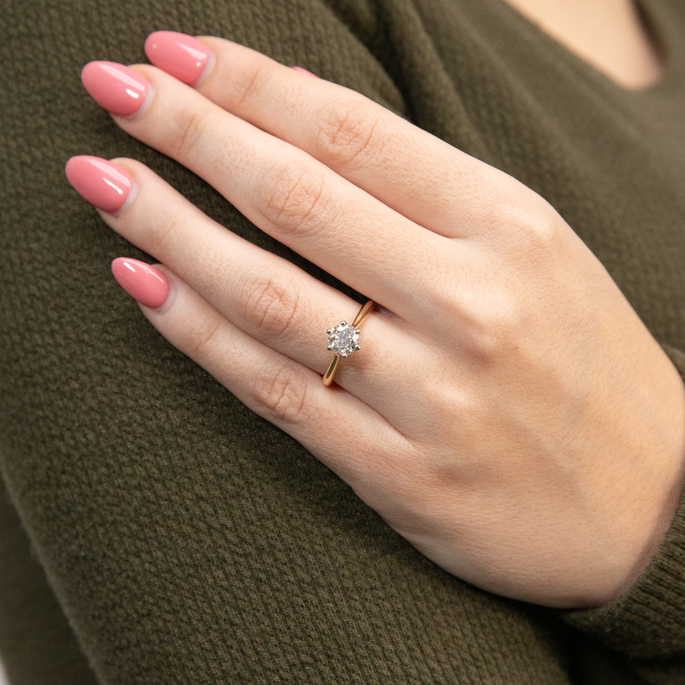 Exquisite 1 Carat Diamond Solitaire Ring in 18ct Yellow Gold