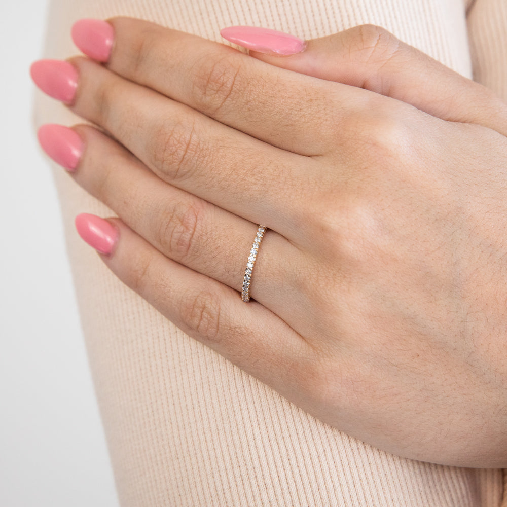 Exquisite 18ct Yellow Gold Ring Adorned with 0.15 Carats of Sparkling Diamonds