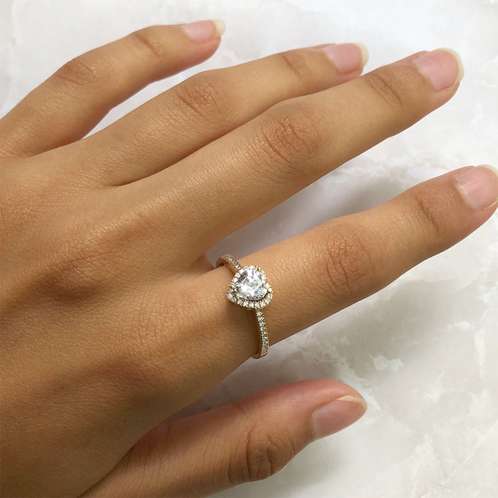 Exquisite 9ct Yellow Gold Zirconia Heart-Shaped Engagement Ring