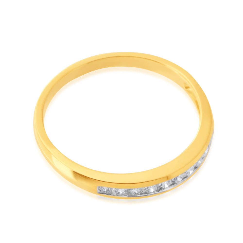 Exquisite 18ct Yellow Gold Women's Channel Set Diamond Ring Featuring 1/4 Carat and 10 Brilliant Cut Diamonds