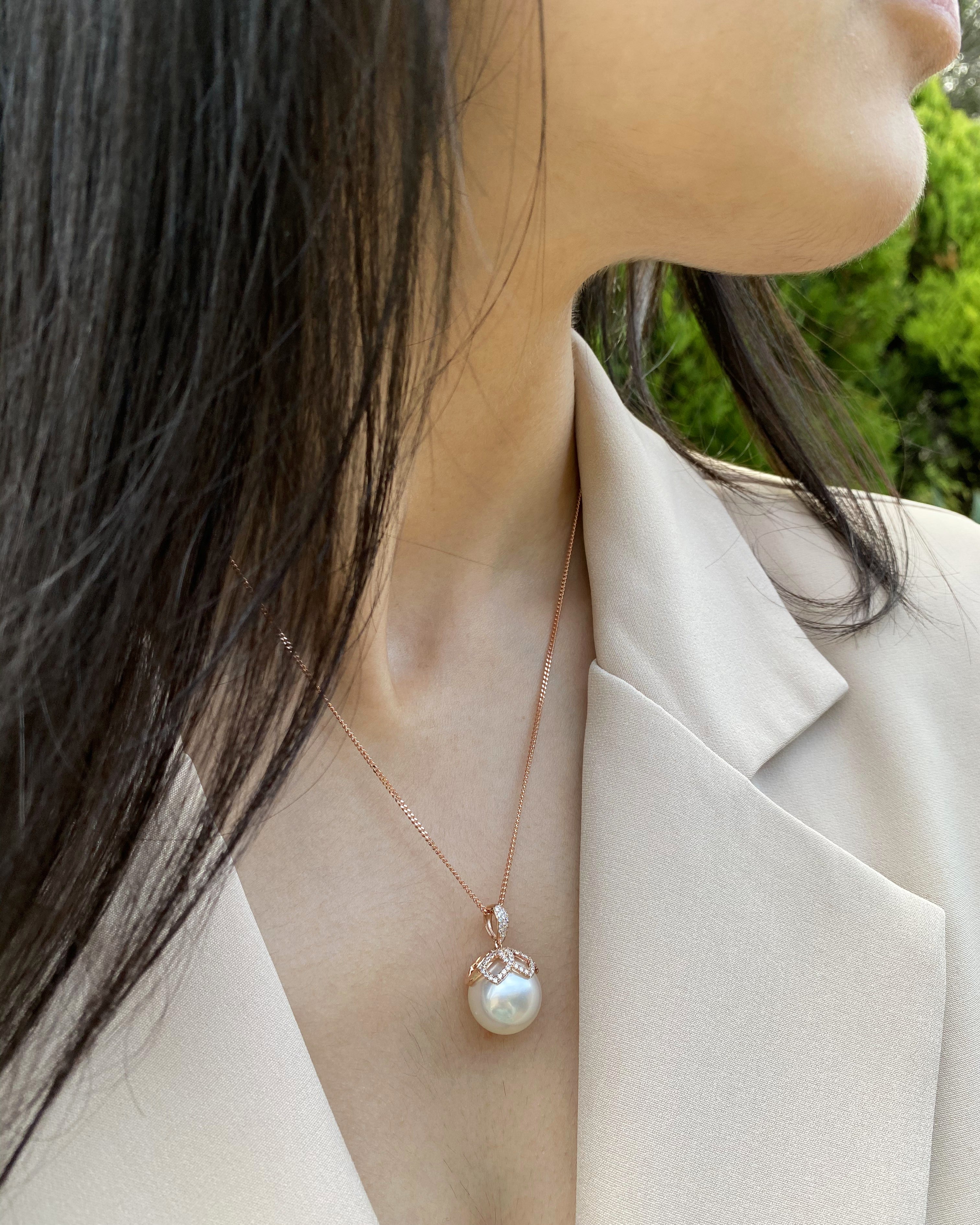 Exquisite 9 Carat Rose Gold South Sea Pearl and Diamond Pendant Jewelry Piece