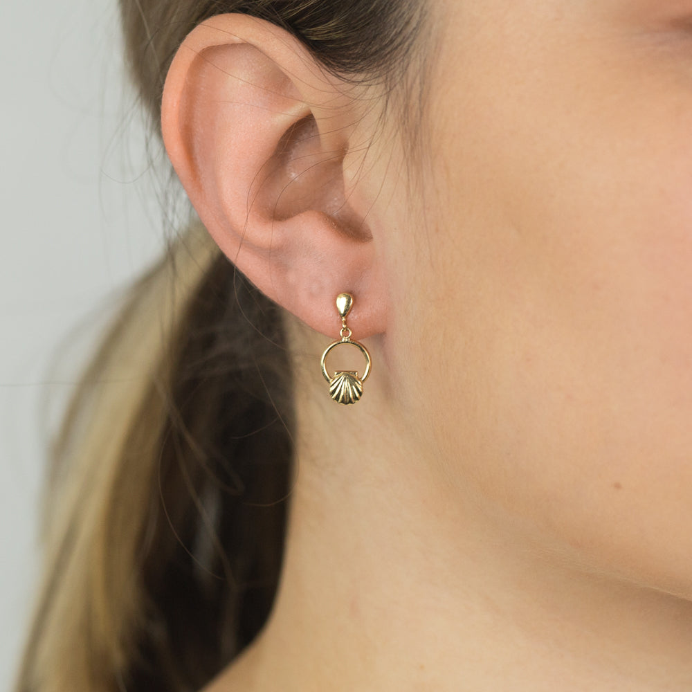Stunning 9ct Yellow Gold Drop Earrings in Scallop Shell Design