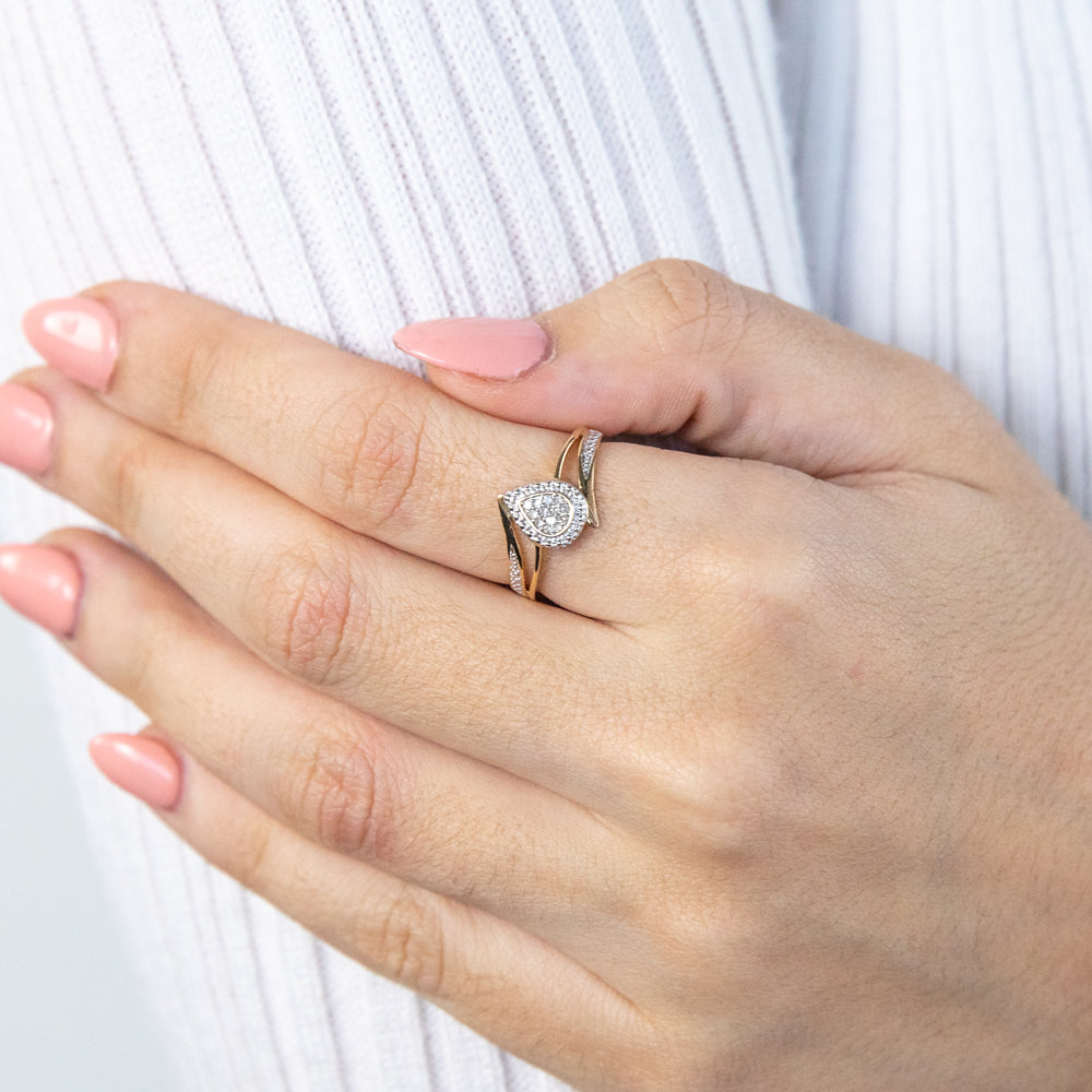 Stunning 9ct Yellow Gold Ring with 13 Diamonds for Women