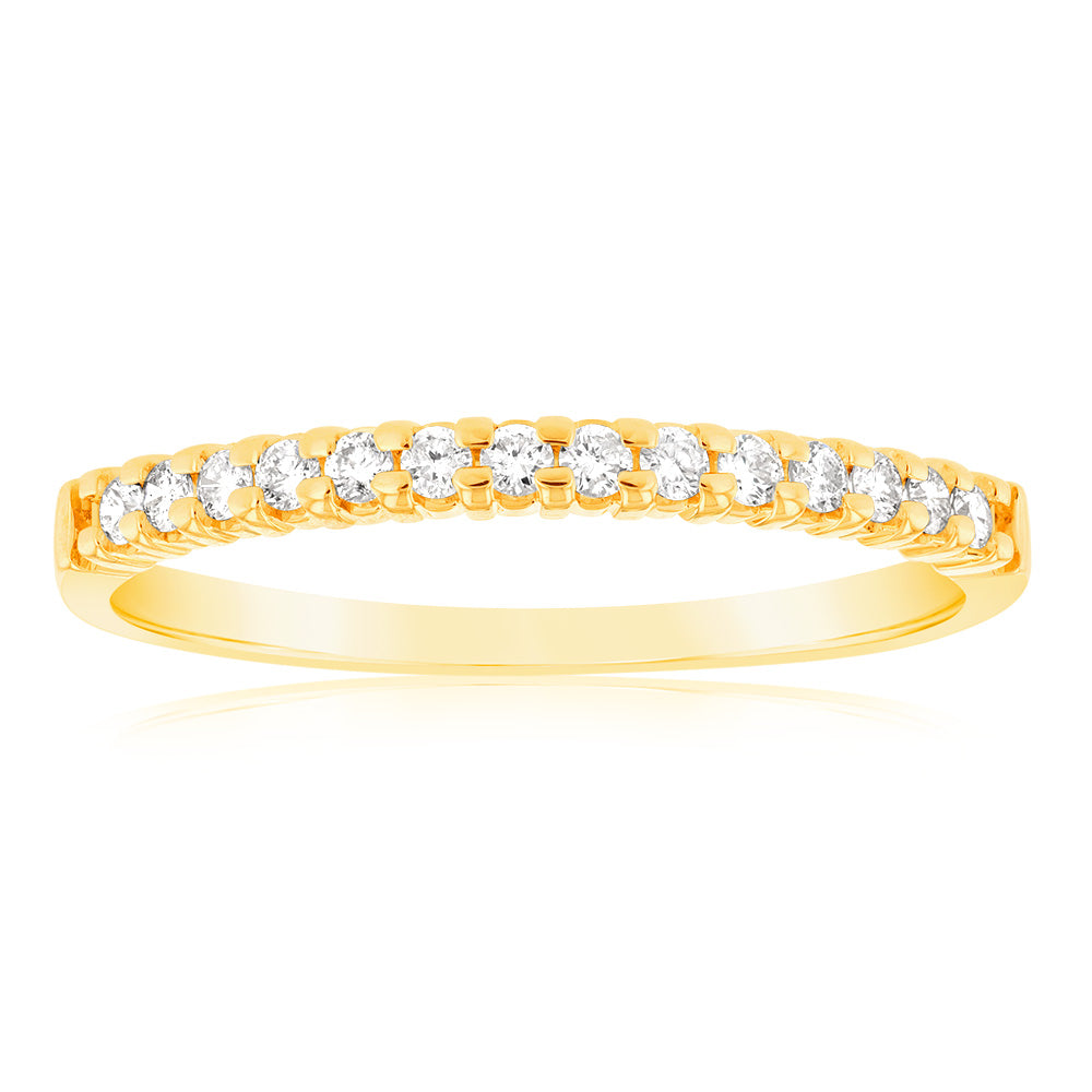 Exquisite 18ct Yellow Gold Ring Adorned with 0.15 Carats of Sparkling Diamonds