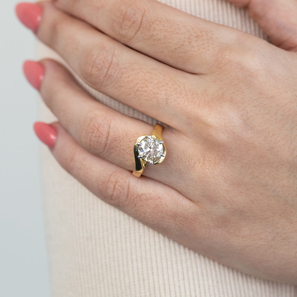 Exquisite 18ct Yellow Gold Ring with 2.00 Carat Australian Solitaire Diamond