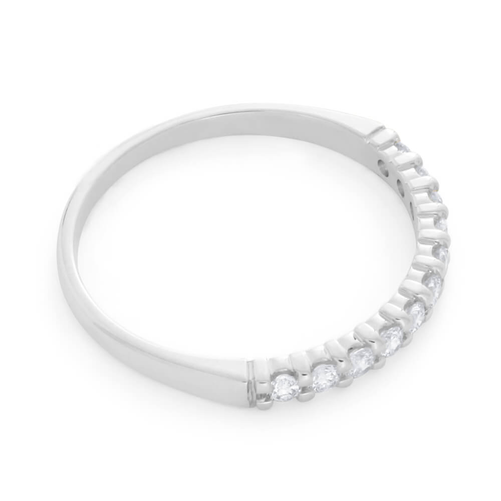 Elegant 18ct White Gold Ring Adorned with 0.25 Carats of Sparkling Diamonds