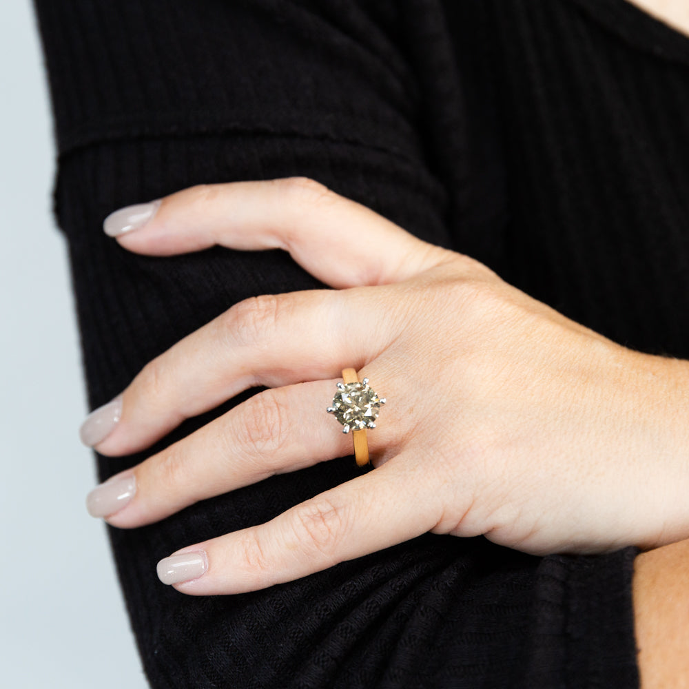 Exquisite 18 Carat Yellow Gold Solitaire Engagement Ring Featuring a Stunning 5 Carat Australian Diamond