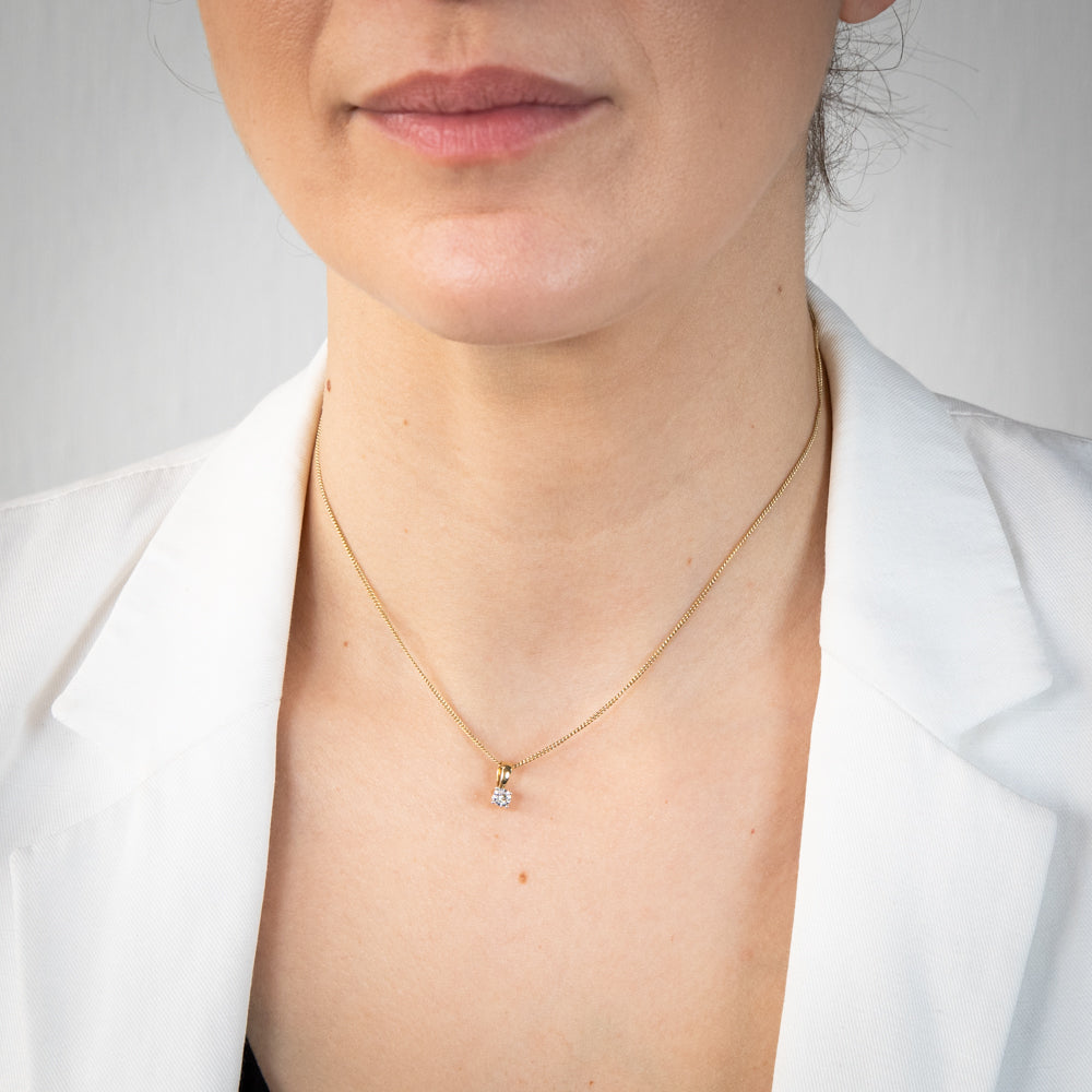 Exquisite 9ct Yellow Gold Single Diamond Pendant for a Simple Elegance