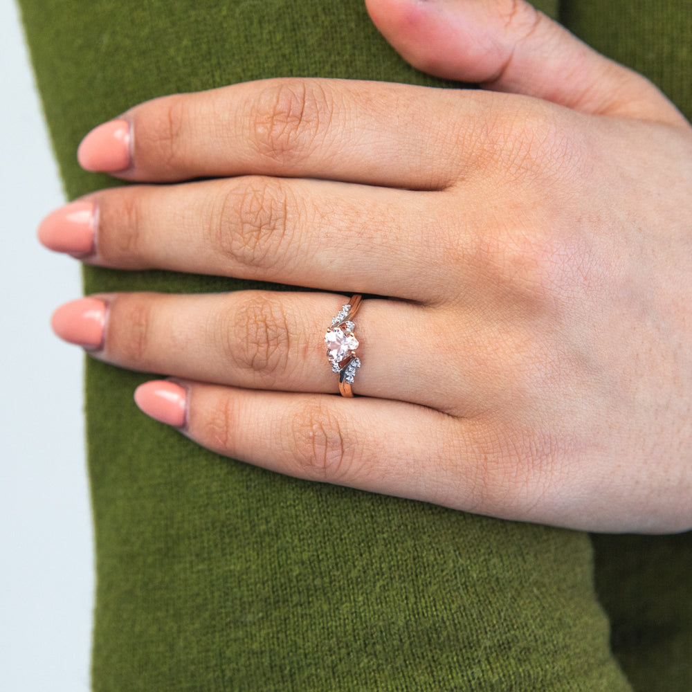 Stunning 9ct Rose Gold Ring with Heart - Cut Morganite and White Diamonds