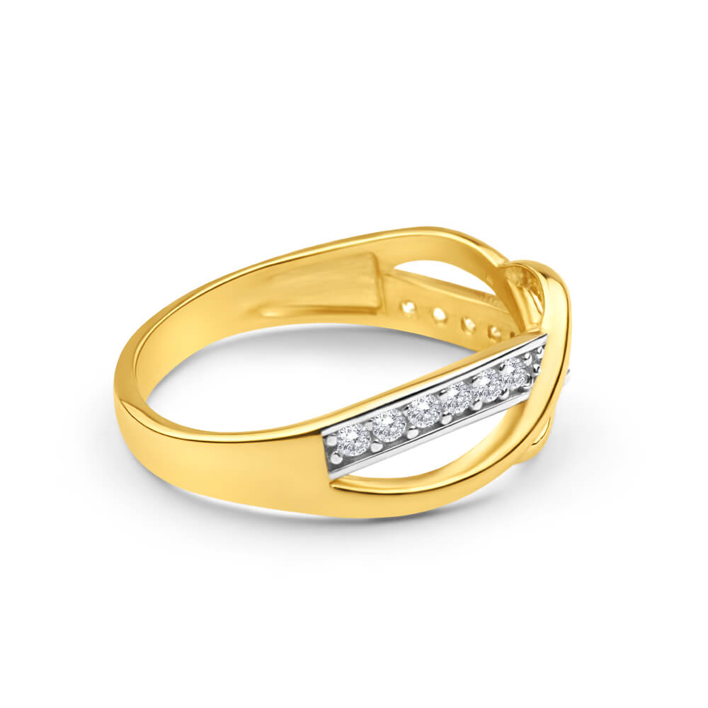 Exquisite 9ct Yellow Gold Ring Adorned with Sparkling Cubic Zirconias