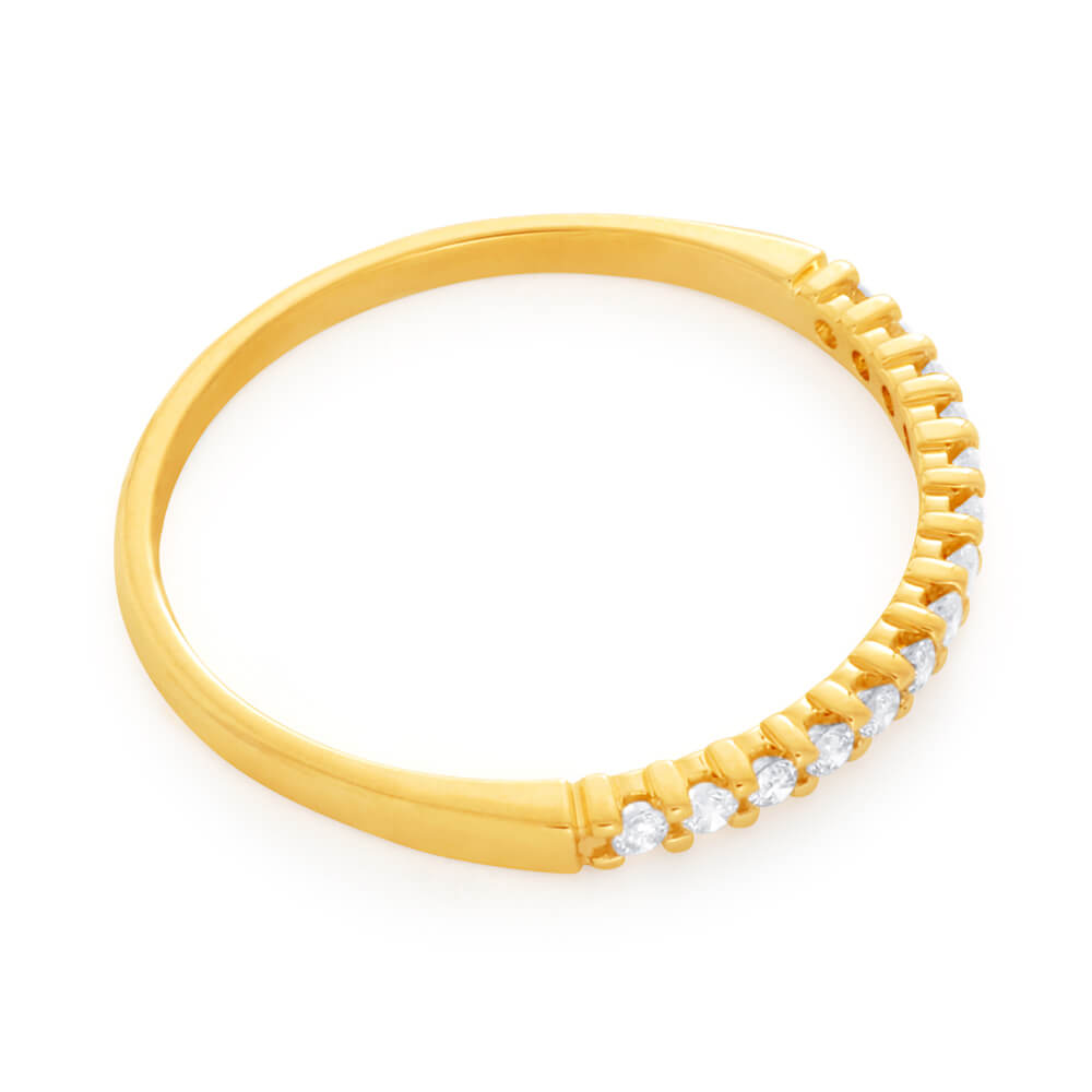 Exquisite 18ct Yellow Gold Ring Adorned with 0.15 Carats of Sparkling Diamonds