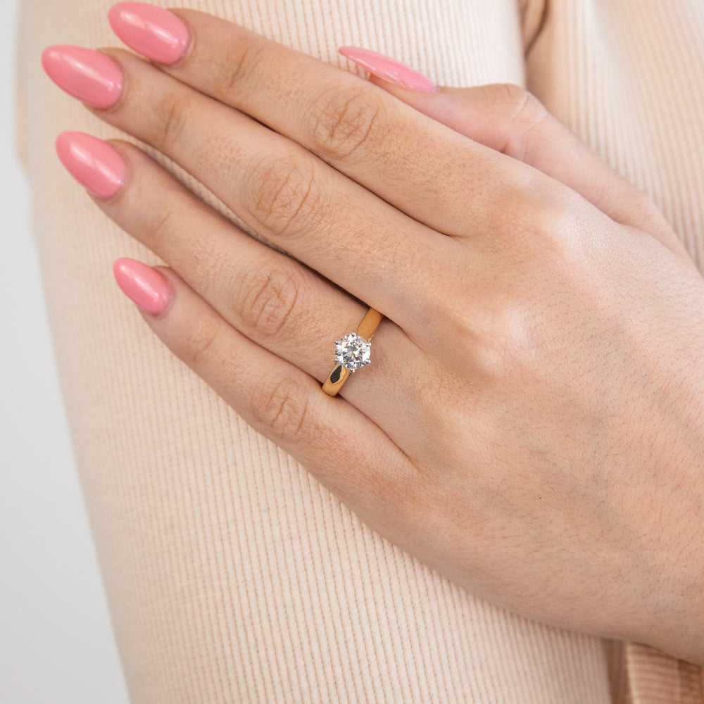 Exquisite 18 Carat Yellow Gold Ring Featuring a 1 Carat Australian Diamond Solitaire for Timeless Elegance