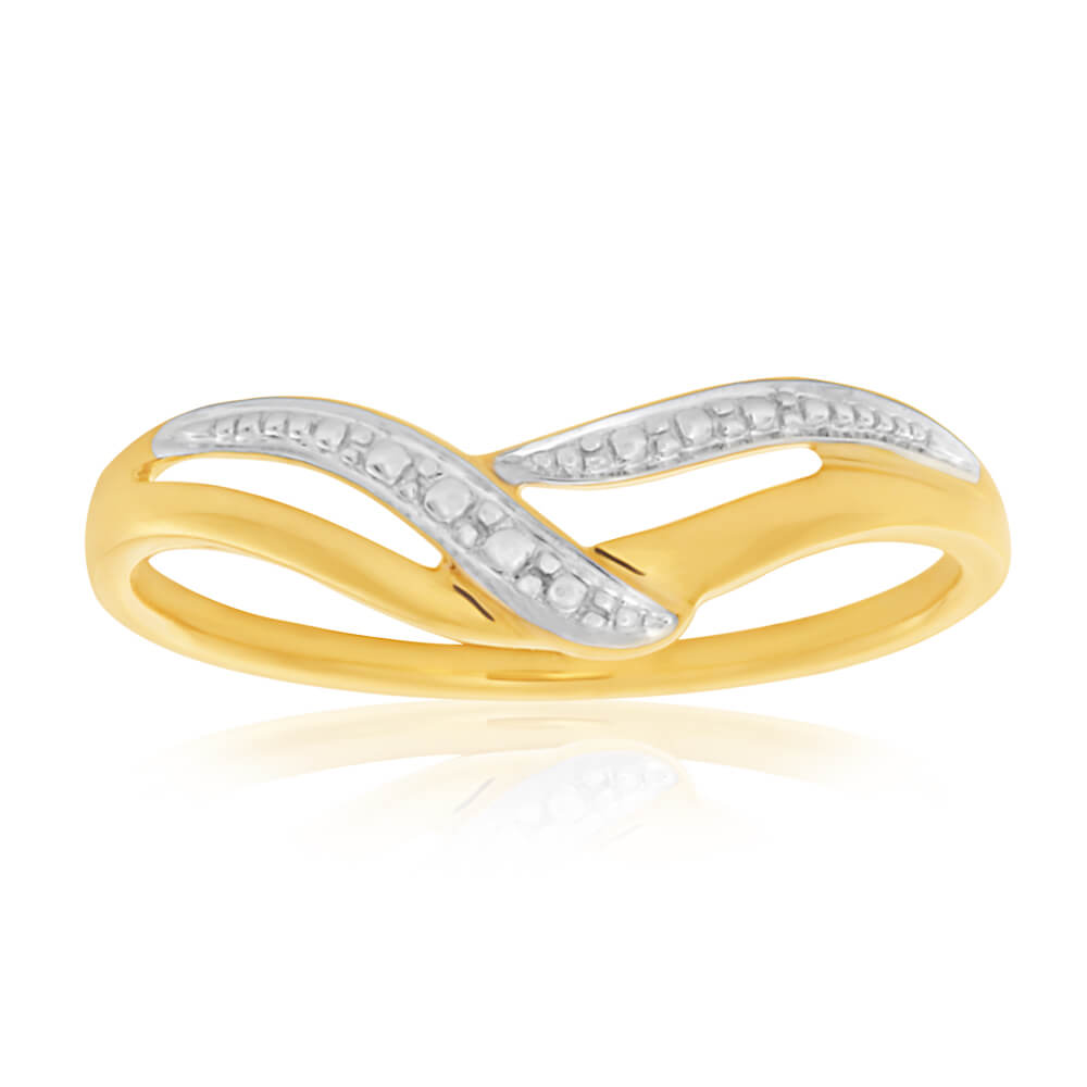 9-carat Yellow Gold Ring with V Illusion Setting - A Stunning Jewelry Piece