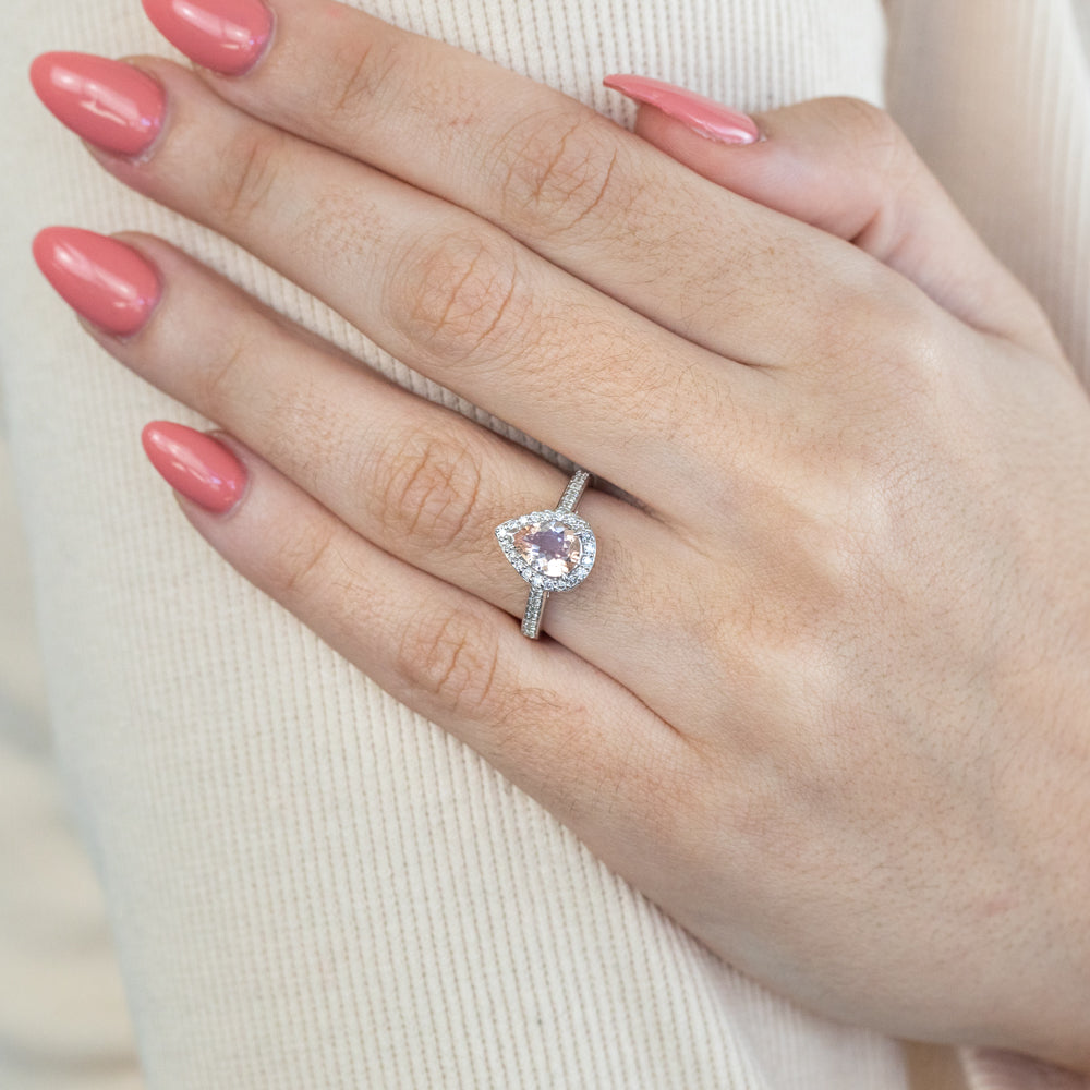 Stunning 9W White Gold Ring with 1.00ct Pear - shaped Morganite and 1/4ct Diamonds