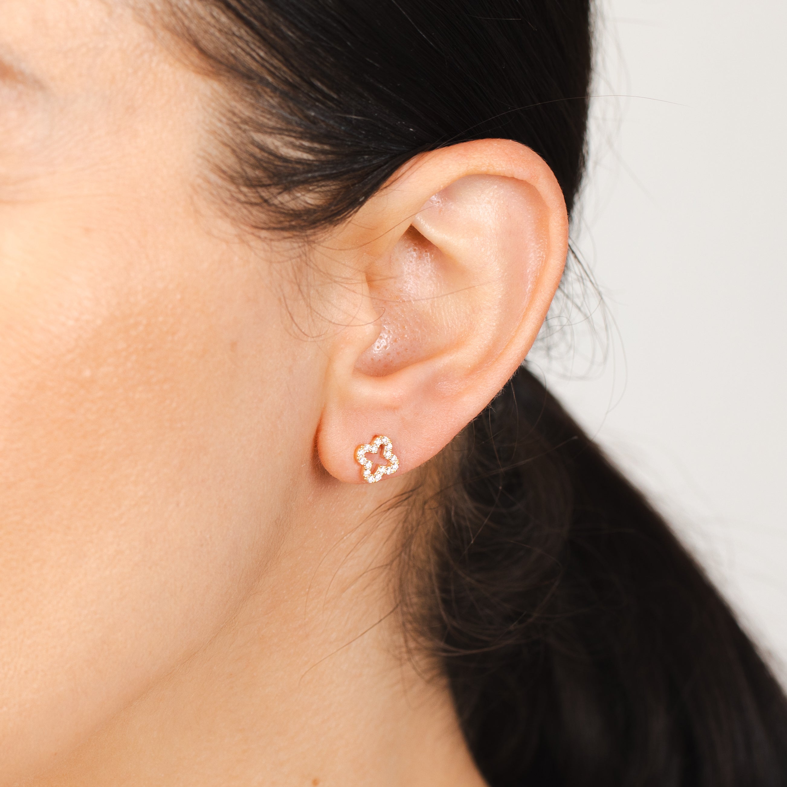 Exquisite 9ct Yellow Gold Stud Earrings Featuring Open Zirconia Flower Design