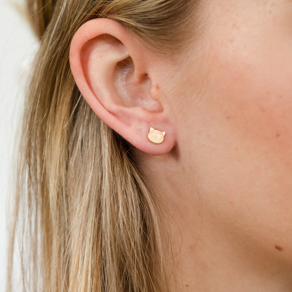 9-carat Yellow Gold Zirconia Stud Earrings in the Design of Cat Heads
