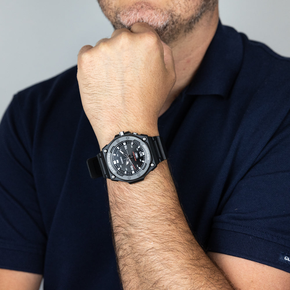 Casio Men's Analog MW620H-1A Watch with Stunning Design and Practical Features