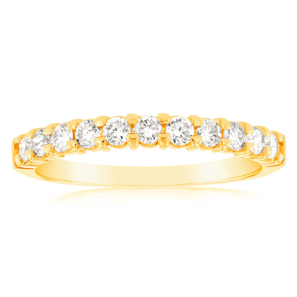 Stunning 18ct Yellow Gold Ring Adorned with 3/8 Carats of Sparkling Diamonds