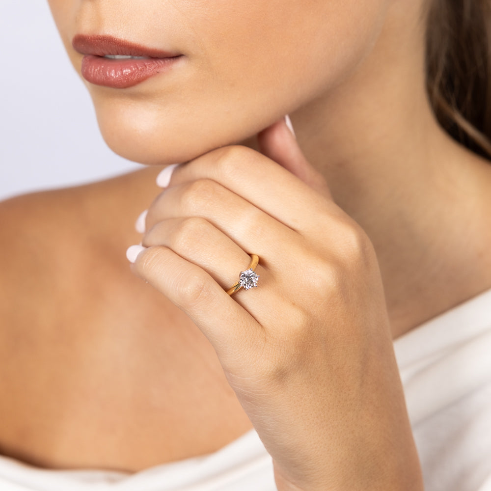 Stunning 18-carat Yellow Gold Solitaire Engagement Ring Featuring a 0.80 Carat Diamond Set with a Six-Claw Knife Edge Setting