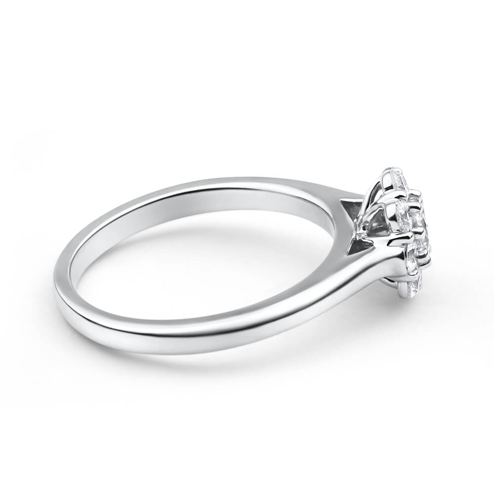 Exquisite 18ct White Gold Engagement Ring Featuring 0.8 Carats of Flawlessly Cut Diamonds